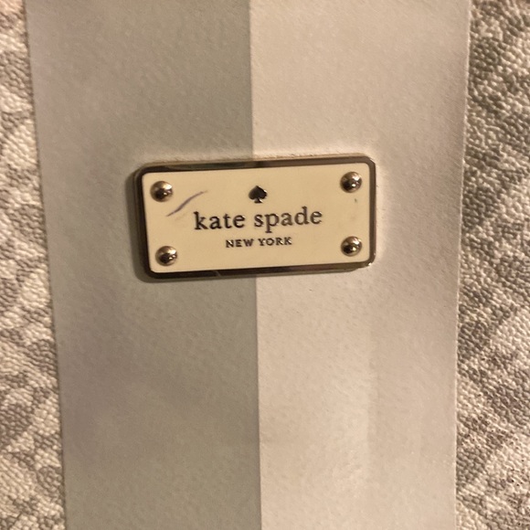 KATE SPADE EXTRA LARGE GRAY/ WHITE COATED CANVAS OVERNIGHT STYLE TOTE - Picture 6 of 9